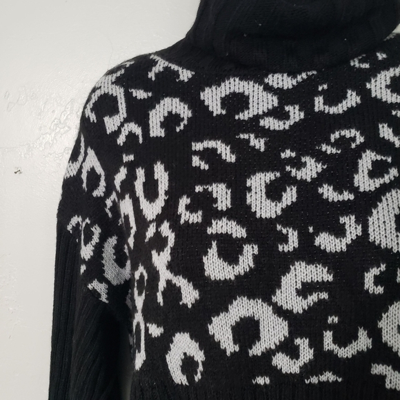 Nine West Women's XS Black White Leopard Turtleneck Cropped Sweater Fall Winter - Picture 5 of 7